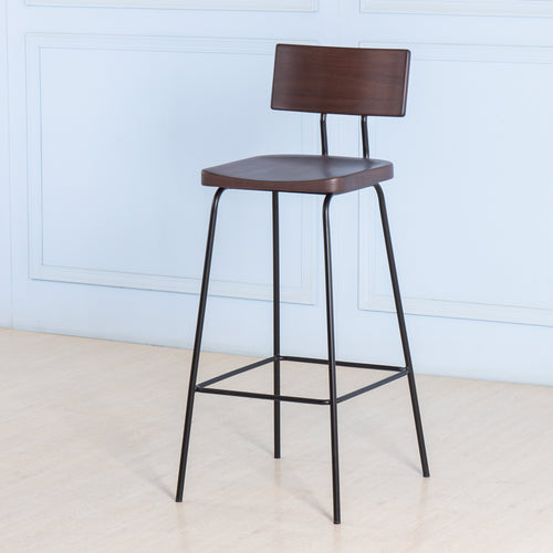 Stance<br><i> <small>Wooden Stool in Mahogany</i></small>