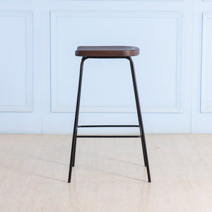 Stance<br><i> <small>Wooden Stool in Mahogany</i></small>